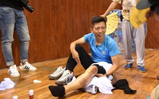踢足球把小腿踢断吗，踢足球把小腿踢断吗图片