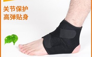 足球护膝穿里面的吗，足球护膝的正确戴法
