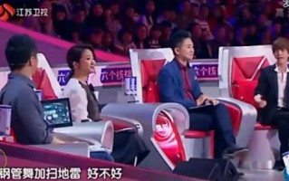 足球背着人跑可以不打吗，足球背着人跑可以不打吗视频