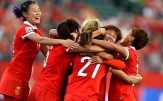 踢足球脸红出汗正常吗女，踢足球脸红出汗正常吗女生